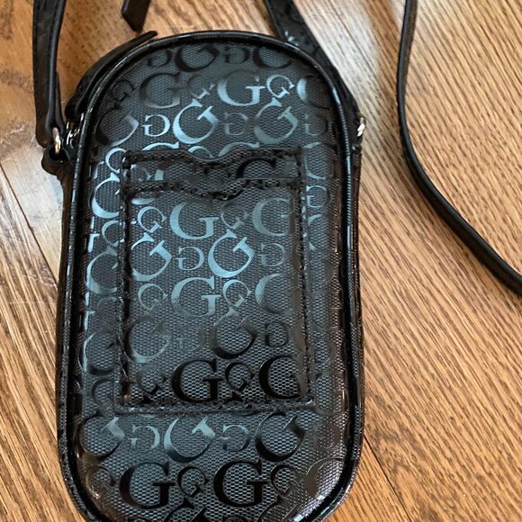 small black GUESS bag - perfect for phone and cards - Picture 2 of 3
